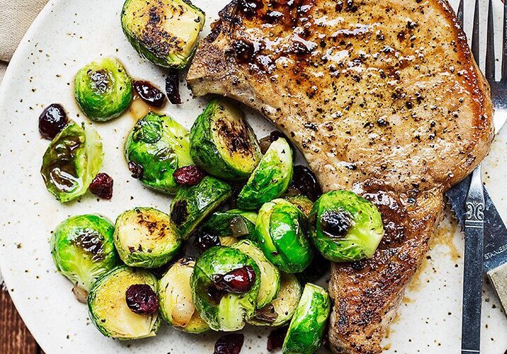 oven-roasted-pork-chops-with-brussels-sprouts-detail-fc6edd6f